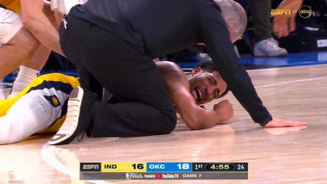 泰瑞斯·哈利伯顿25岁时跟腱撕裂。杰森·塔图姆27岁时跟腱撕裂。NBA需