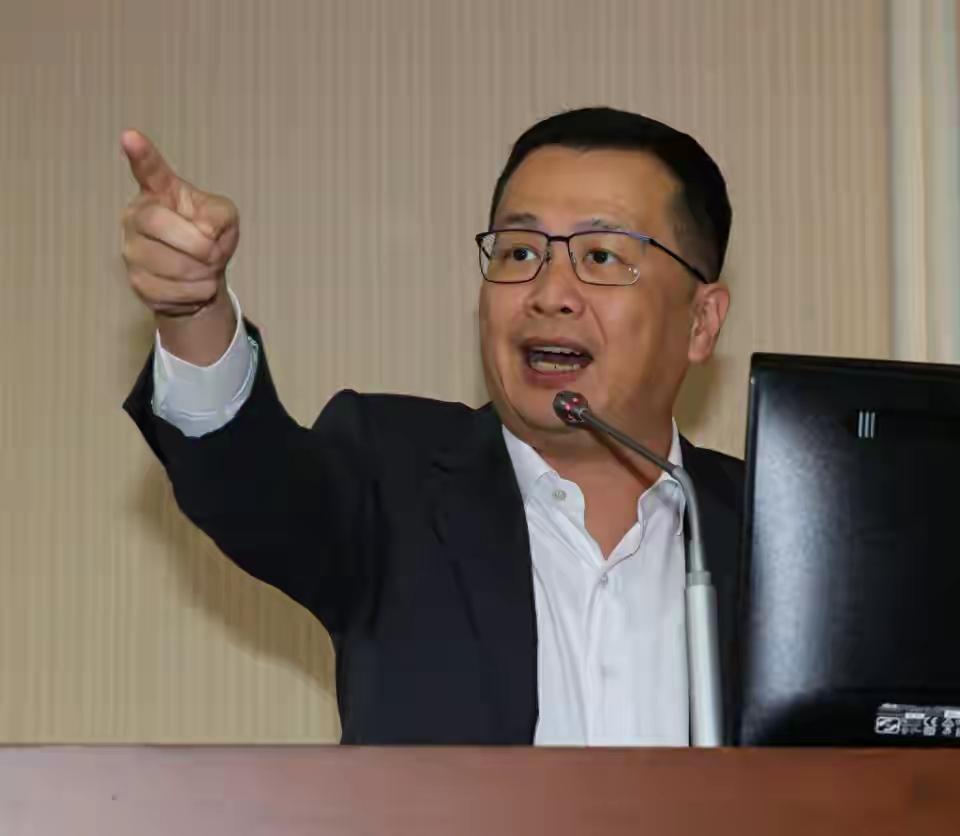 罗智强终于在说出了实话，罗智强在“立院”弹劾赖清德的控诉中，直接说出了台湾宪政的