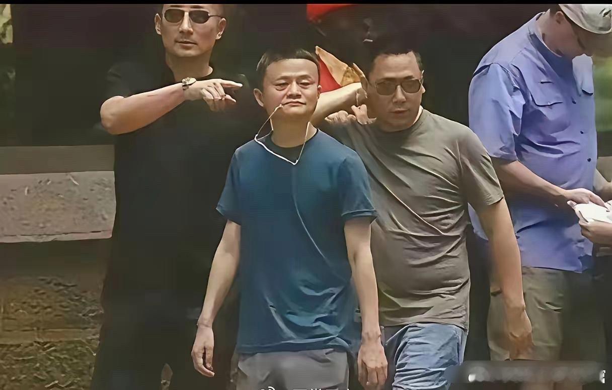 马云巅峰期那叫一个英姿飒爽，退休后完全变了个人。