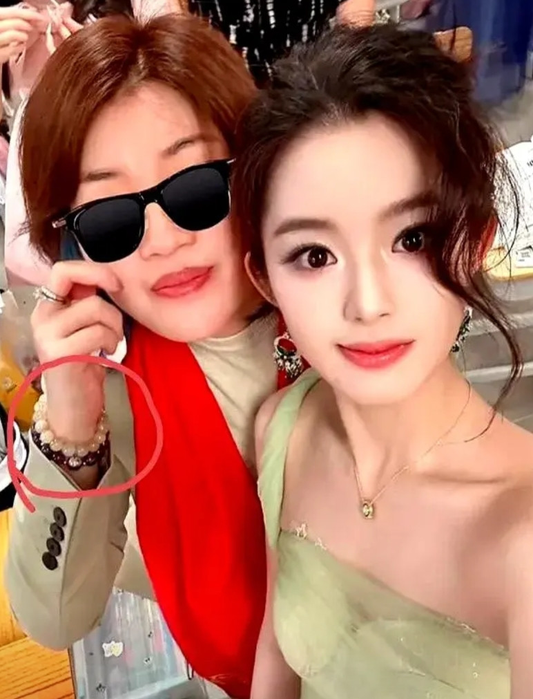 仔细想了下黄杨钿甜这事儿，总觉得有个细节很奇怪黄杨妈妈作为公司老板，看起来也挺