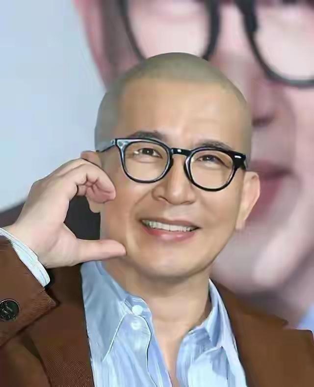 具俊晔陪小S的女儿画画，指导孩子们画画，厉害了。可以省了很多钱了，不用请老师了，