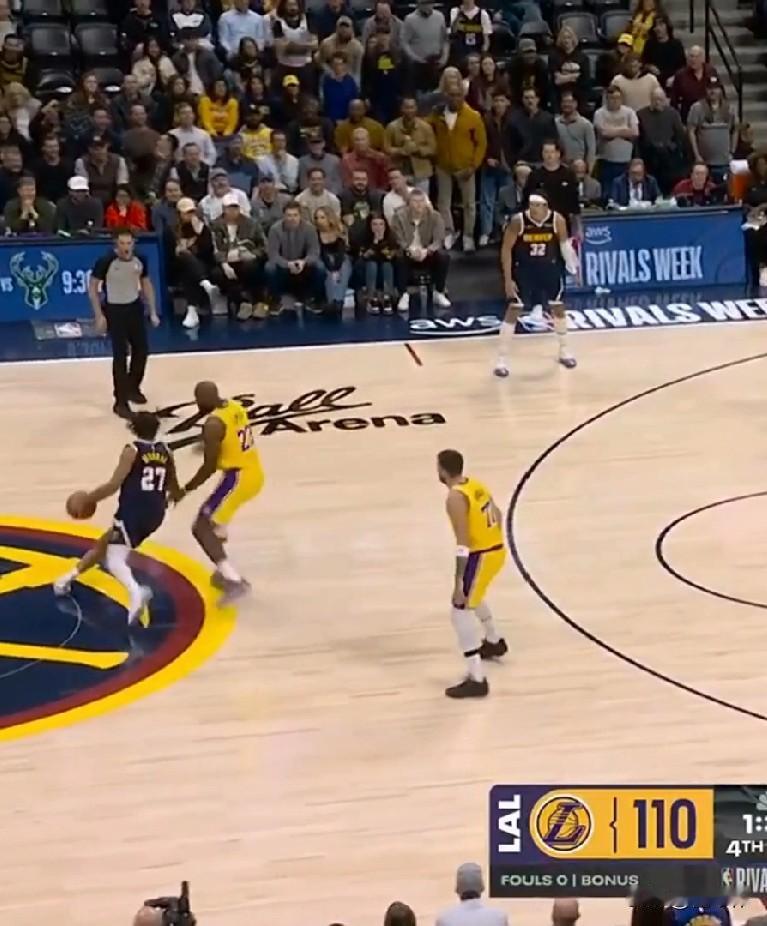 有压迫性！穆雷谈詹姆斯的防守：“勒布朗的防守确实很有压迫性。”“你能感觉