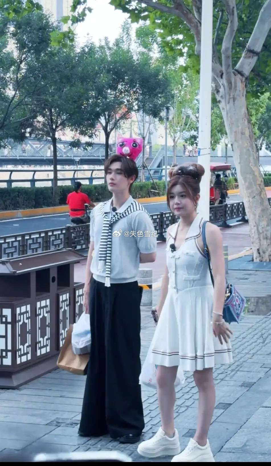 最服陈妍希，43岁了，从头到脚少女装扮，竟然一点也不违和，她白皙红润的肌肤真的堪