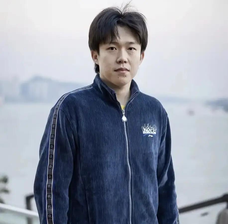 许昕给王楚钦的建议太实在：打三项得先长肥肉顶级乒乓球赛场拼到最后，拼的从来不止