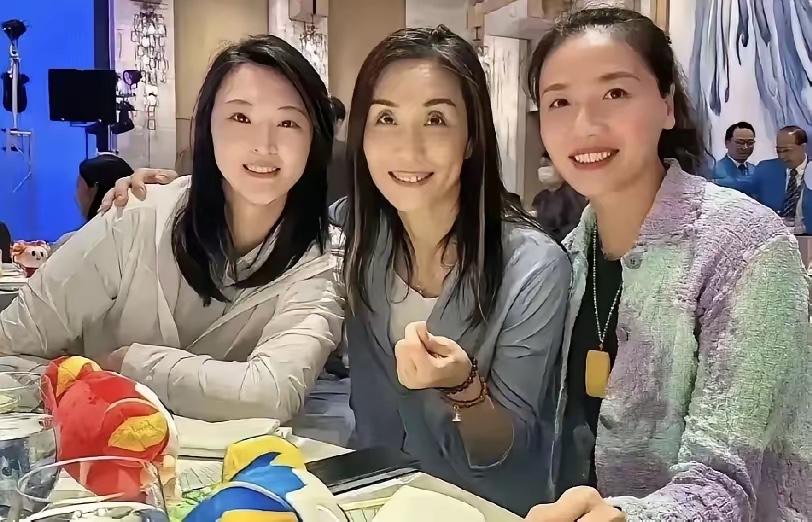 中国女排三位大佬，认识她们的，都是体育界的忠实粉丝。