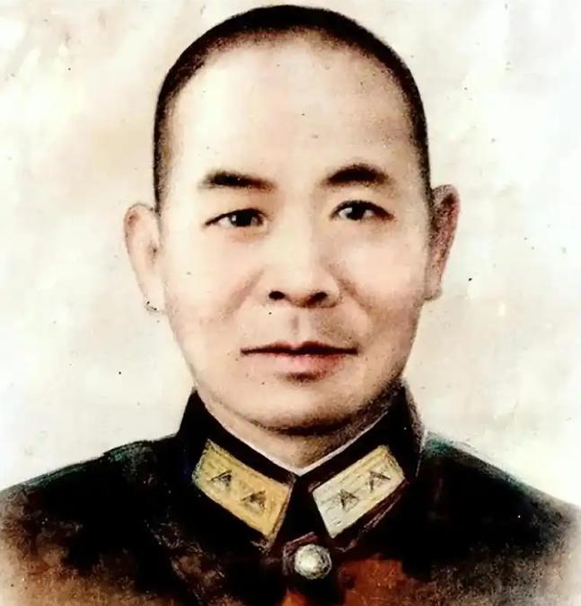 吴石的后人有点意思，明明父亲是潜伏台湾的烈士，大名鼎鼎的“密使一号”，儿子吴韶成