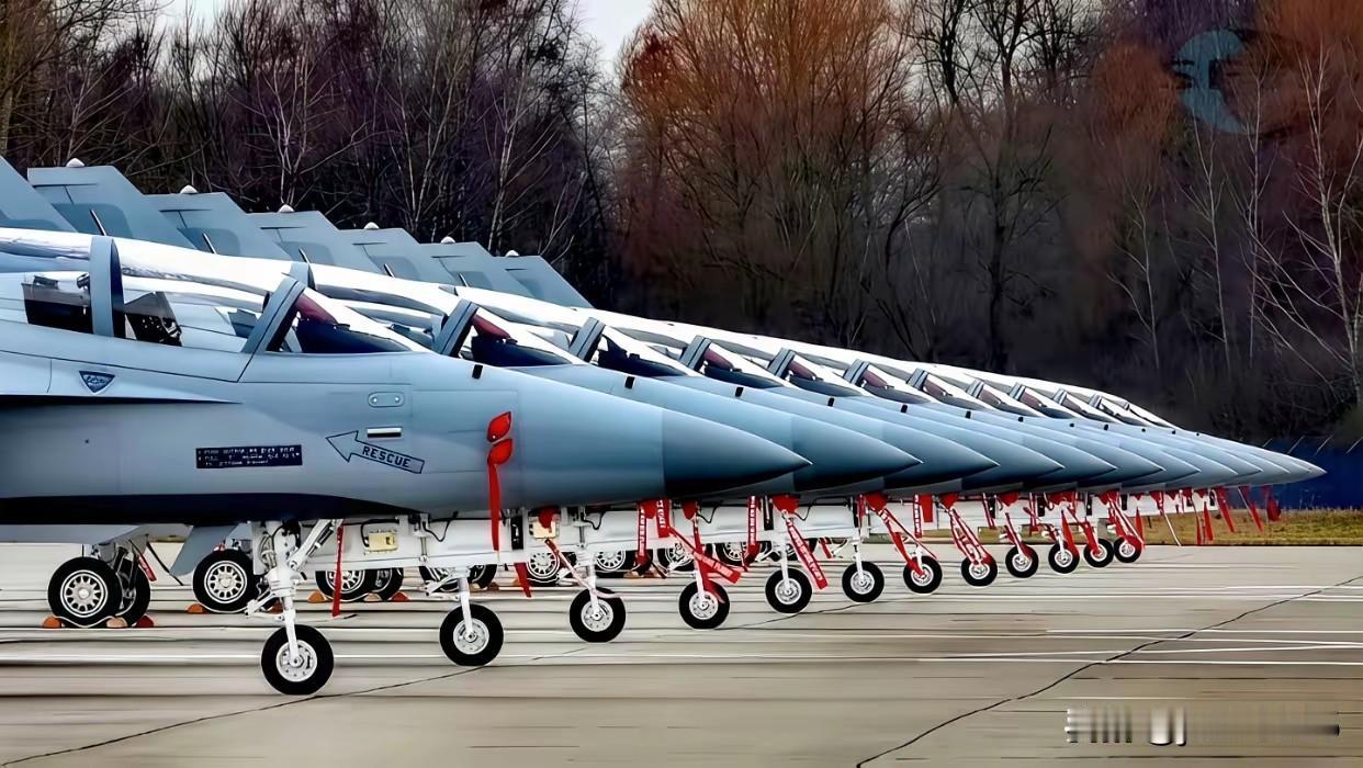 韩国战机大卖，美国为什么不“截胡”？波兰空军开始接收FA-50战斗机，这是在教