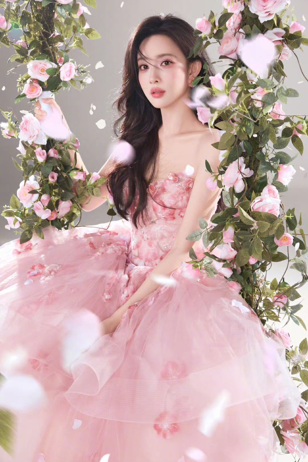 孟子义桃花live图 你美！孟子义今天晒了一组穿着粉色蓬蓬裙在桃花秋千上的liv