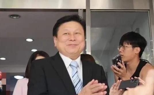 傅崐萁展现格局，现身白营活动，黄国昌为何反应冷漠？众所周知，卓荣泰一再拒绝立院