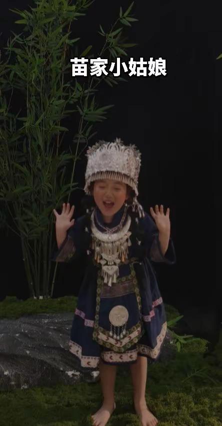 少数民族服饰漂亮宝贝艺术照摄影