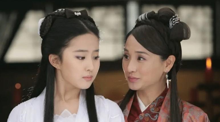 襄阳城破之前，黄蓉做了个让所有人都看不懂的决定。她把《九阴真经》和《武穆遗书》熔