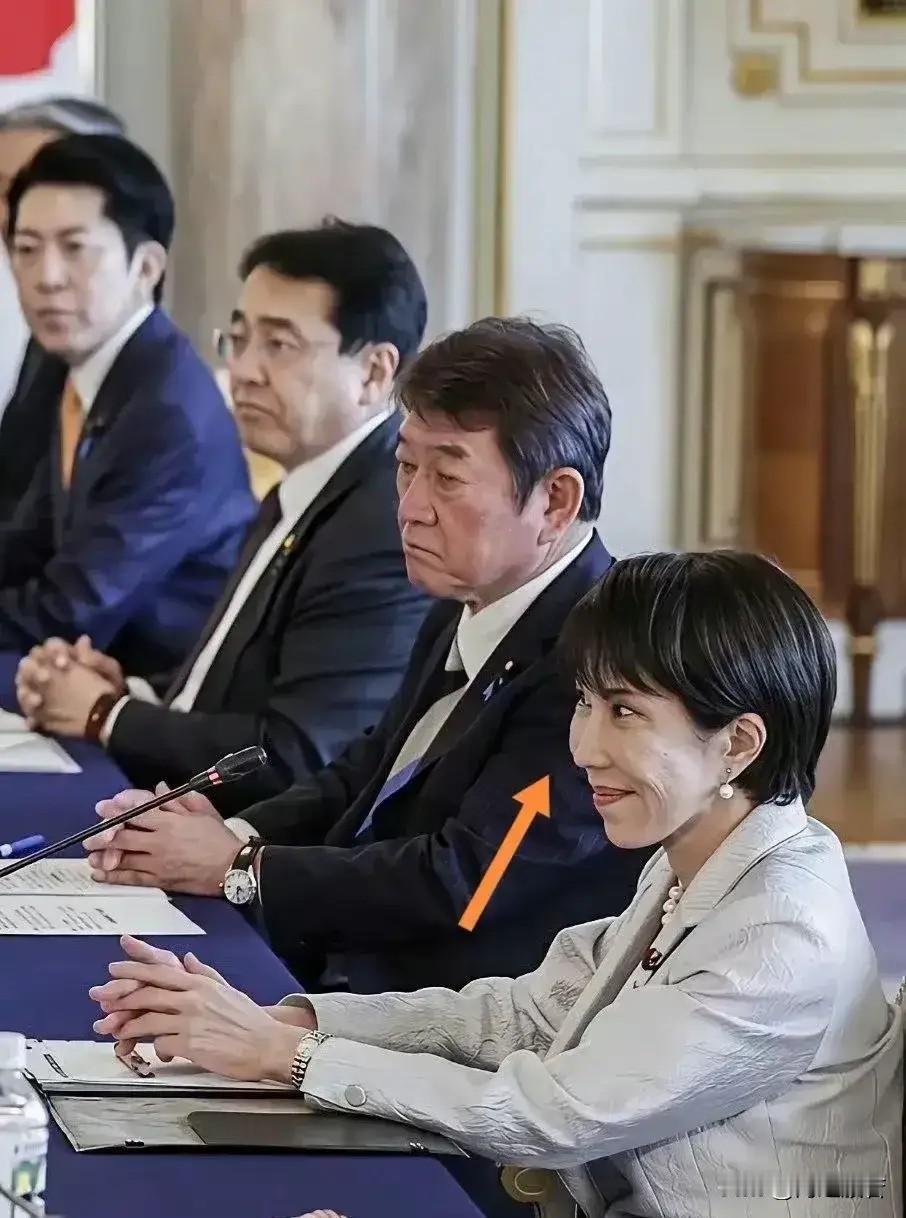 果然，高市早苗在搞事情。不安分的外表下，一定有颗不安分的心。参加APEC会议