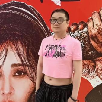 扒了一下程青松我才知道他为啥敢公开同性恋了程青松这个人总被议论有背景