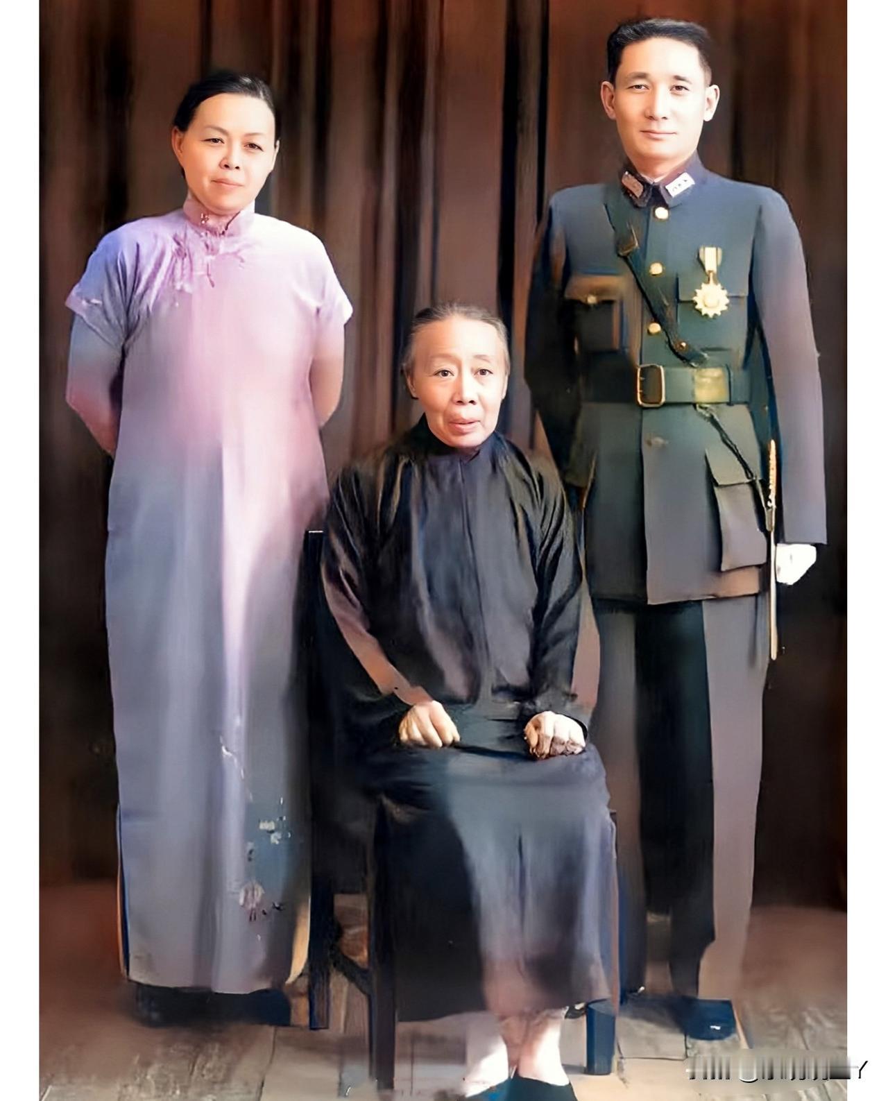 这才是张治中将军的真实貌相，这绝非演戏，也并非电视剧里的演员，而是1936年他与