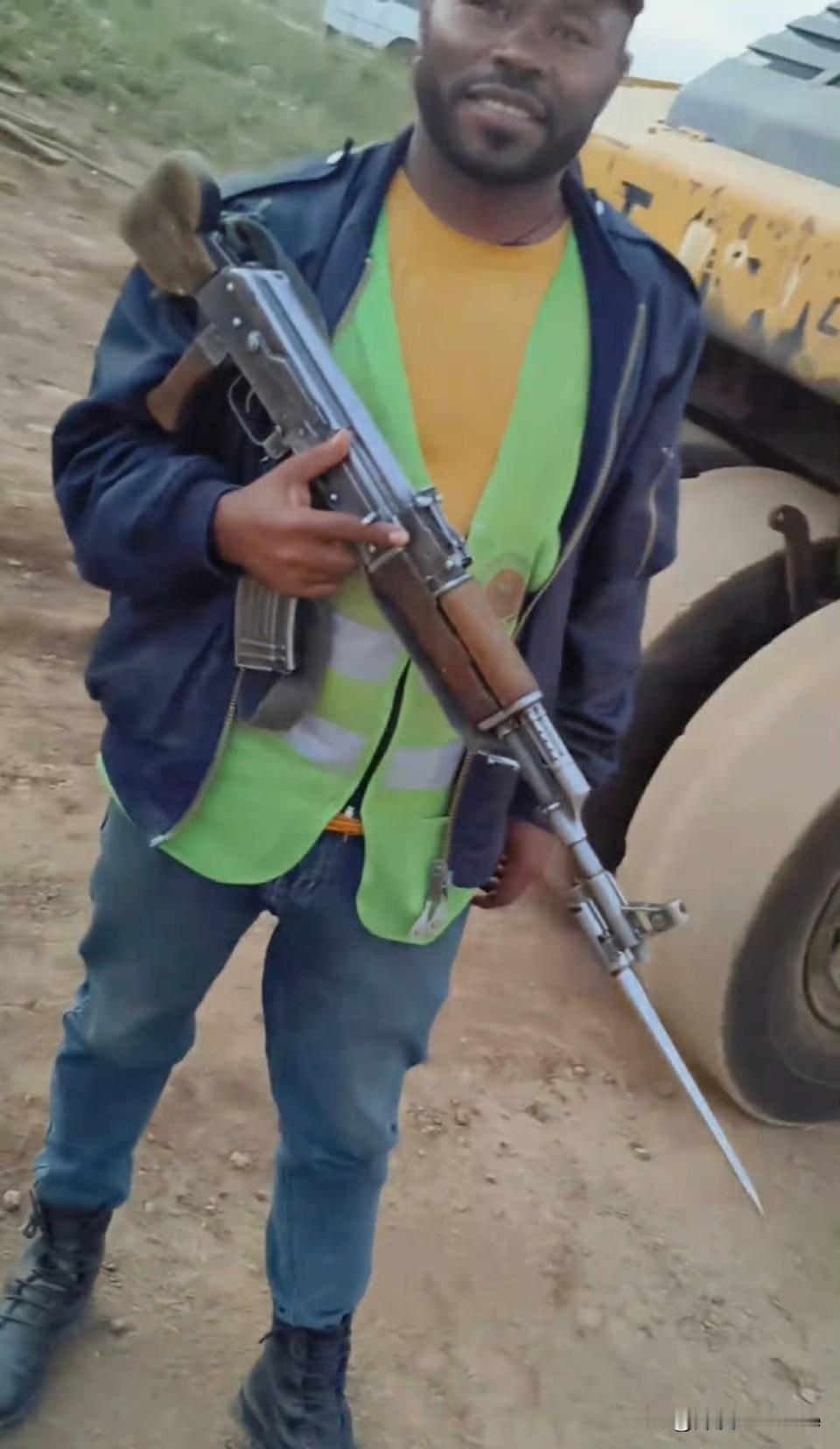 非洲人改装的56-1枪托