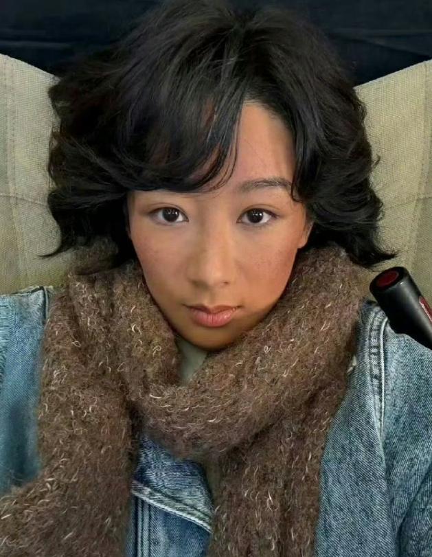 说到女演员戴假发演戏！戴假发演戏，在某些特定情况下还是会影响发挥的吧，最当红的