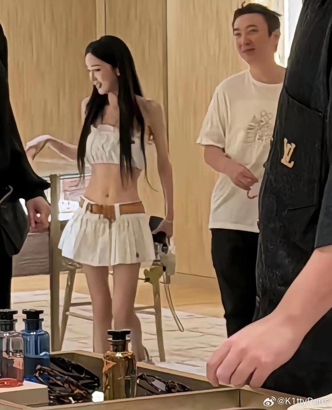 王思聪新女友看着气色很差，浑身没精神，但身材是真绝。​​​