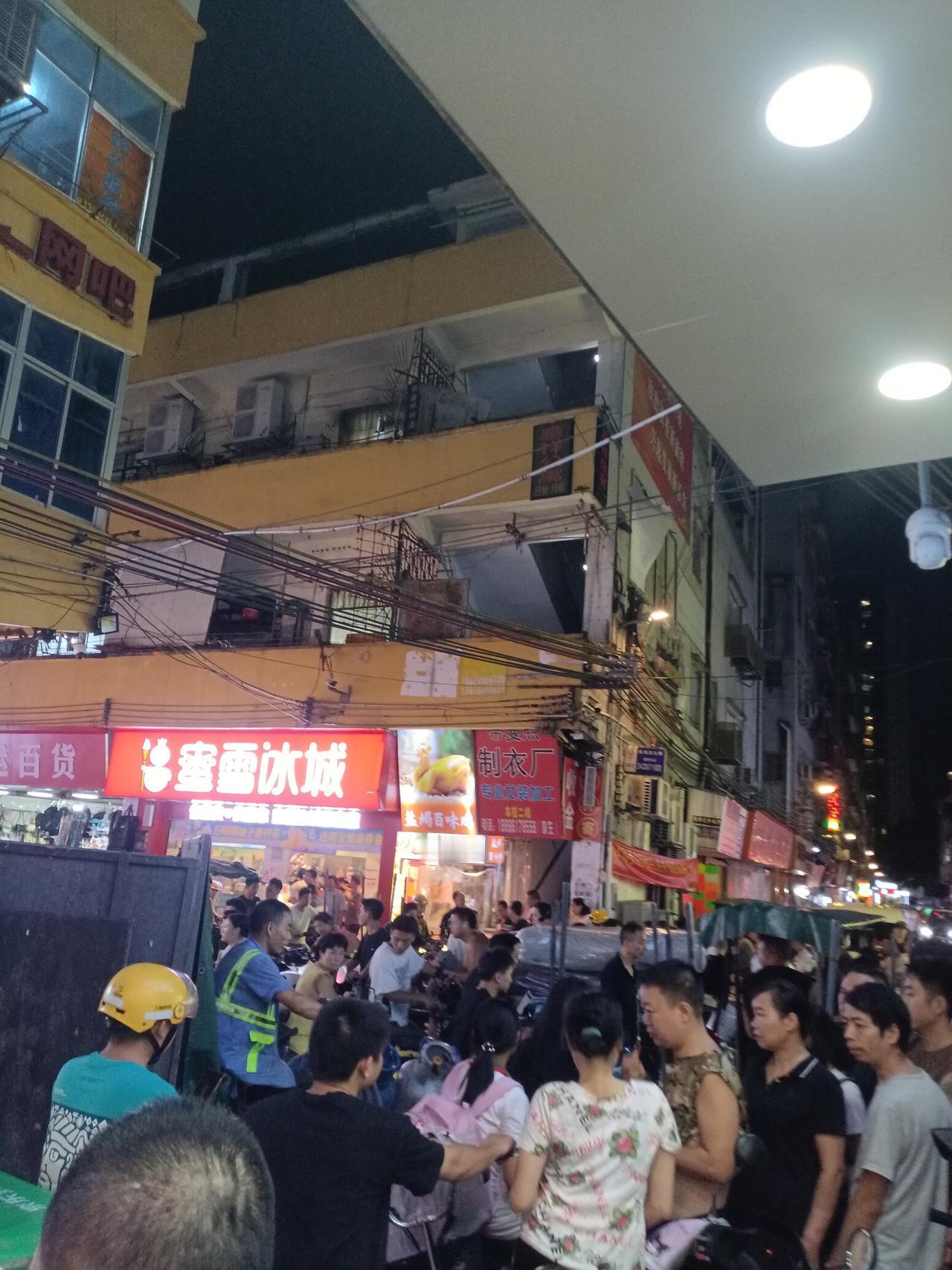 广州城中村里面，居民群众吃饭的餐馆最多的就是沙县小吃，还有正新鸡排了，基本上中国