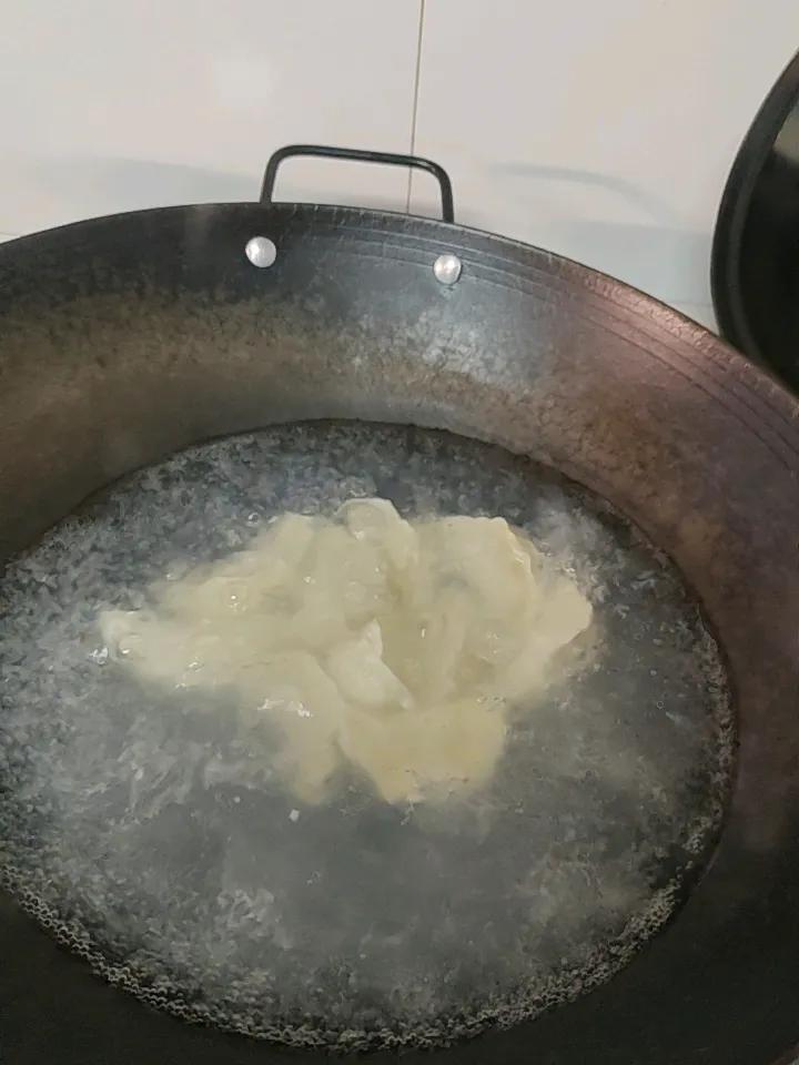 煮水饺，说是不能一直盖住，而且要加三次水，一定要这样煮吗？