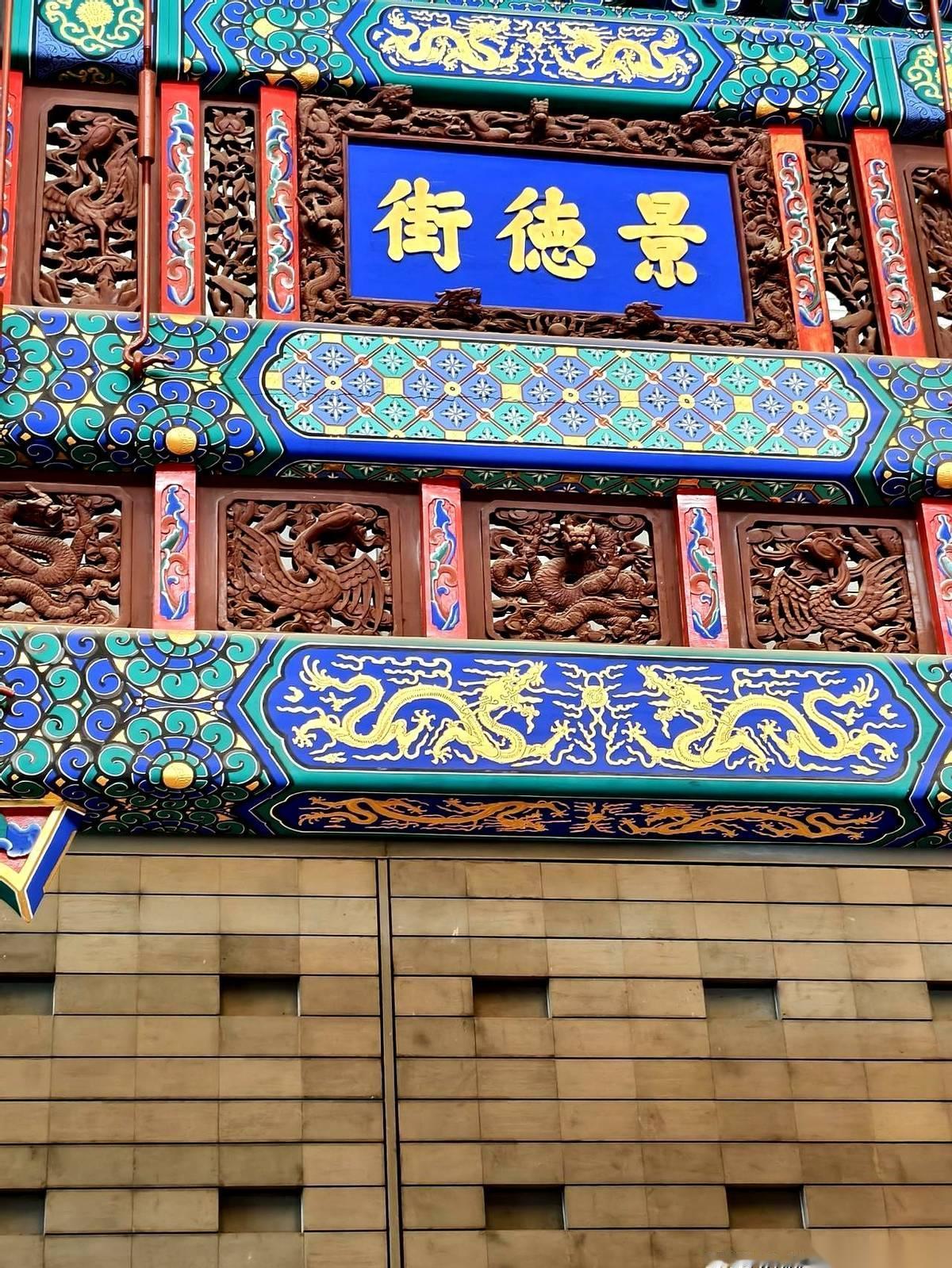孙小果案里，有个绕不开的硬骨头，叫何绍平。那天，云南省监狱管理局领导的电话，直