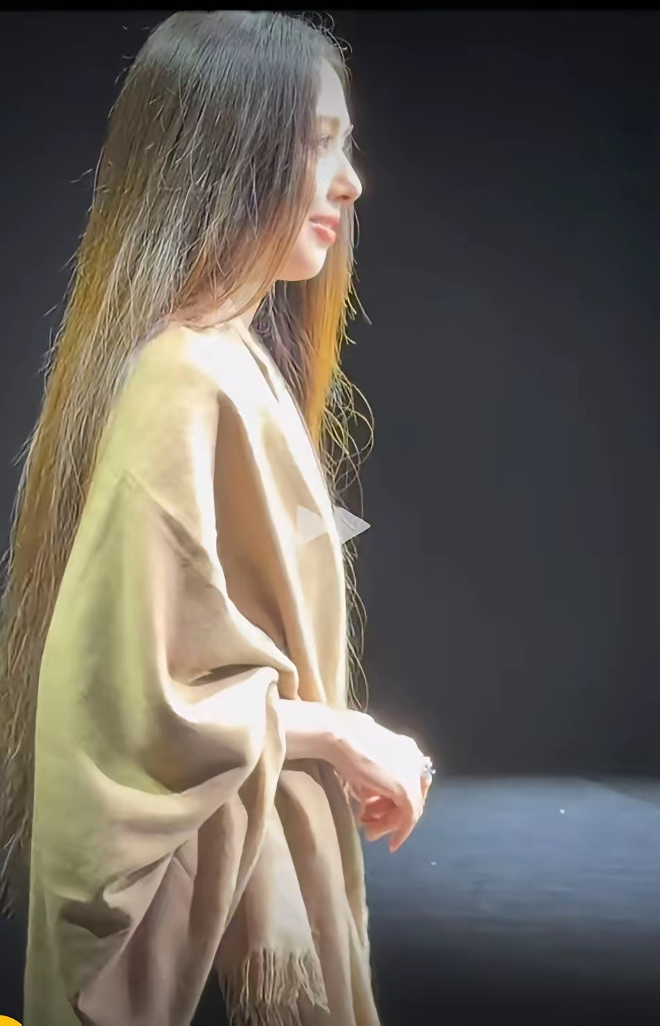 为什么郭碧婷不保养头发？感觉现在的头发还没有结婚前好，按理说不是有更多时间与经济