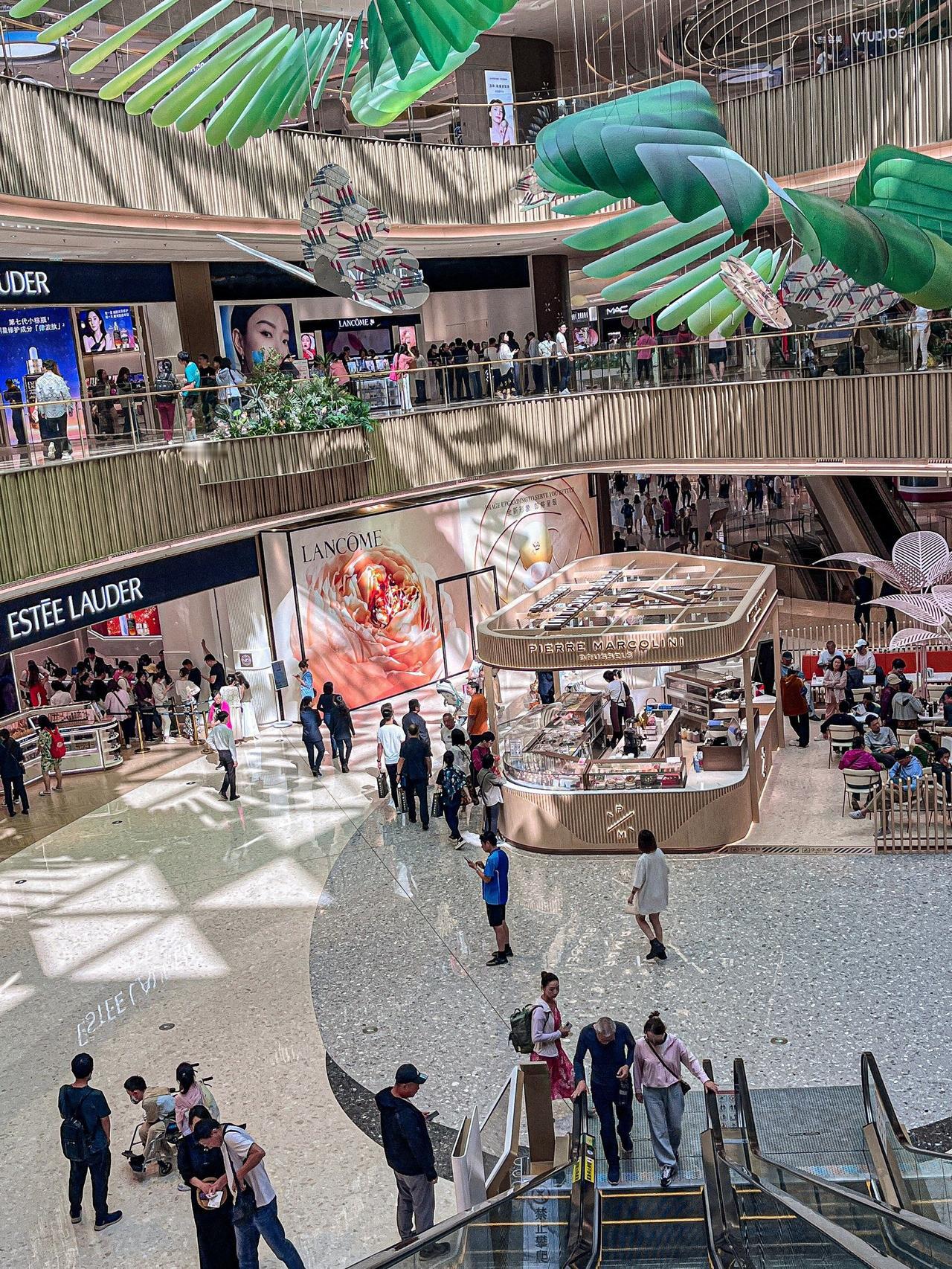 海南封关首日冲三亚免税城！iPhone直降2000+，现场人挤人太疯狂作为