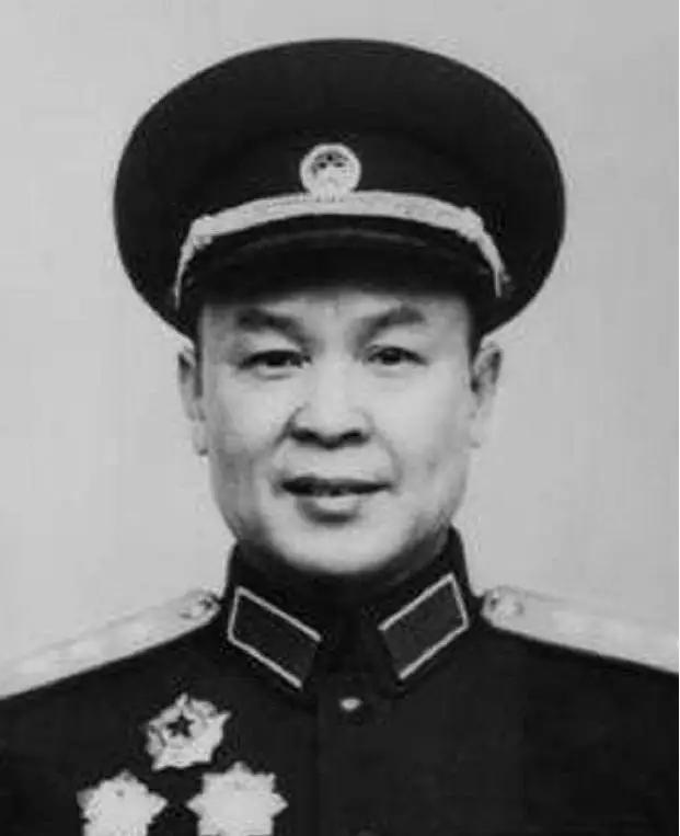 1956年，彭德怀提议，让一位开国上将去南京享福，可毛主席却当场否决了：“不行！