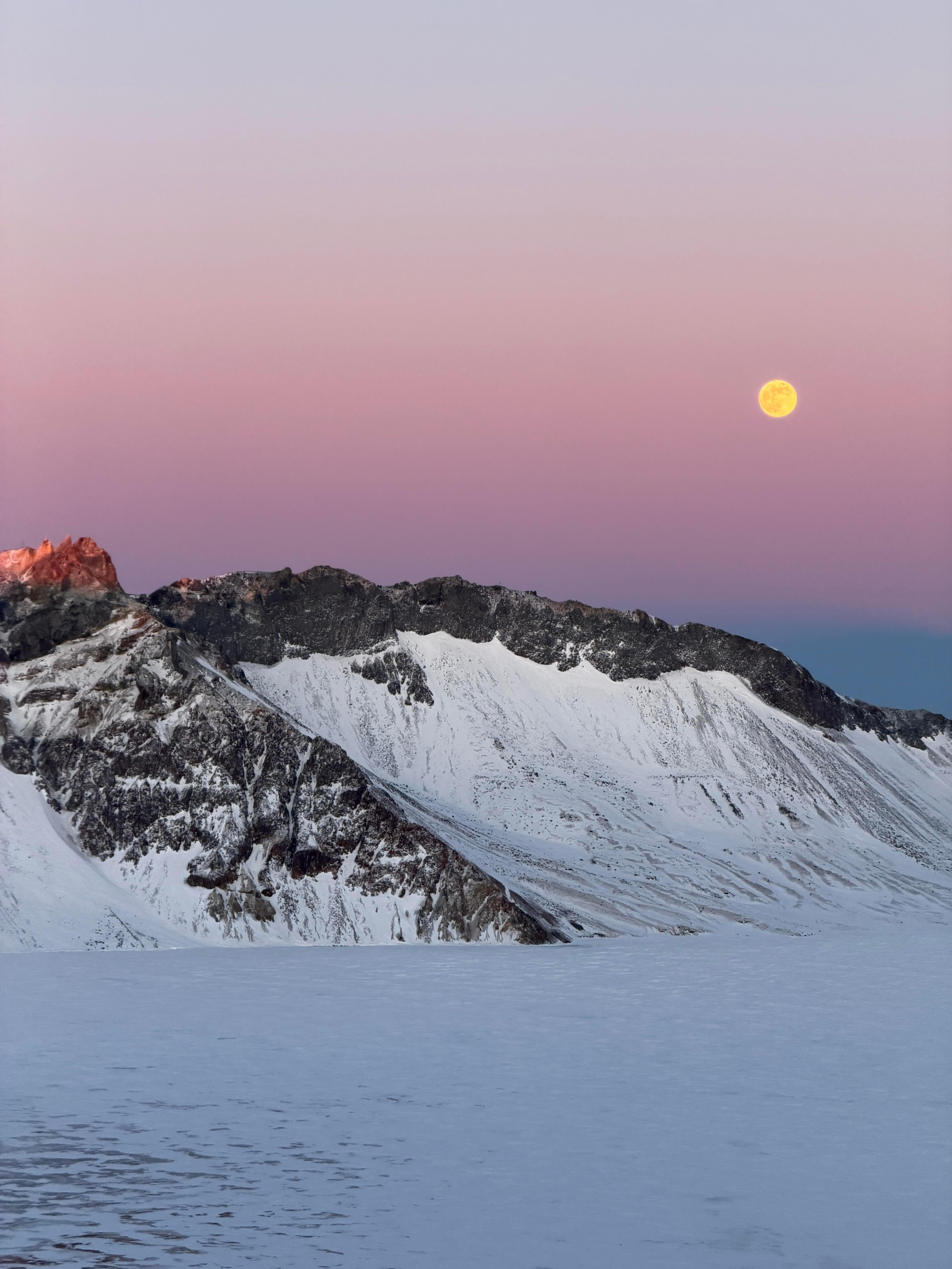 看到了粉蓝色的长白山天池看到了粉蓝色的长白山天池