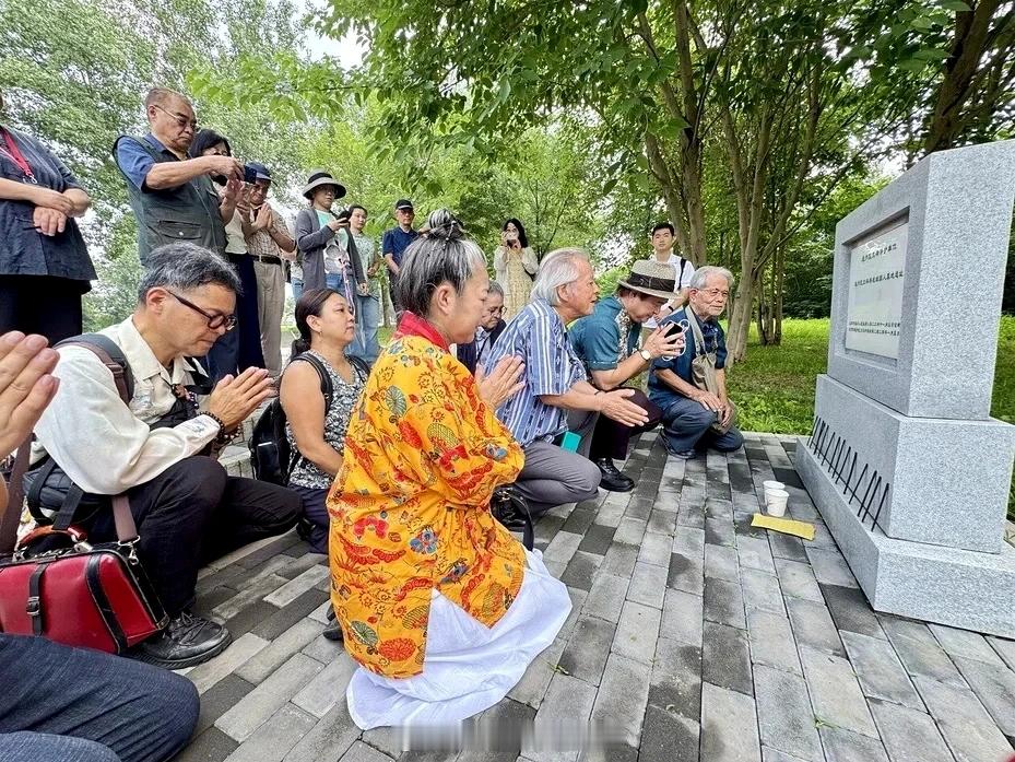琉球北京市，通州区，张家湾镇，立禅庵村，琉球各界民间人士日前前往琉球国人墓地遗
