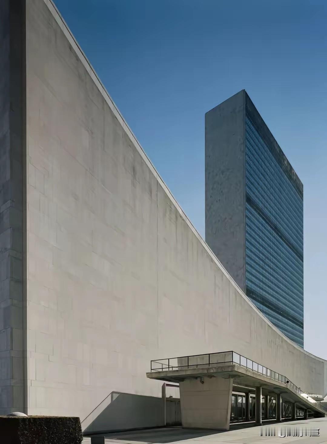 10月30日，中华人民共和国如约而至，向联合国全额支付了2025年度的常规会费，