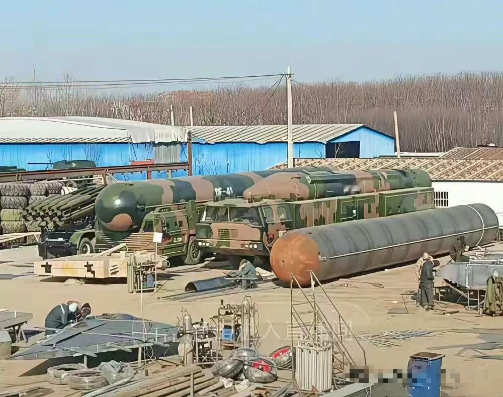 美国终于能安枕无忧了，原来中国的东风-41洲际导弹竟是这样的。 近日，一组疑