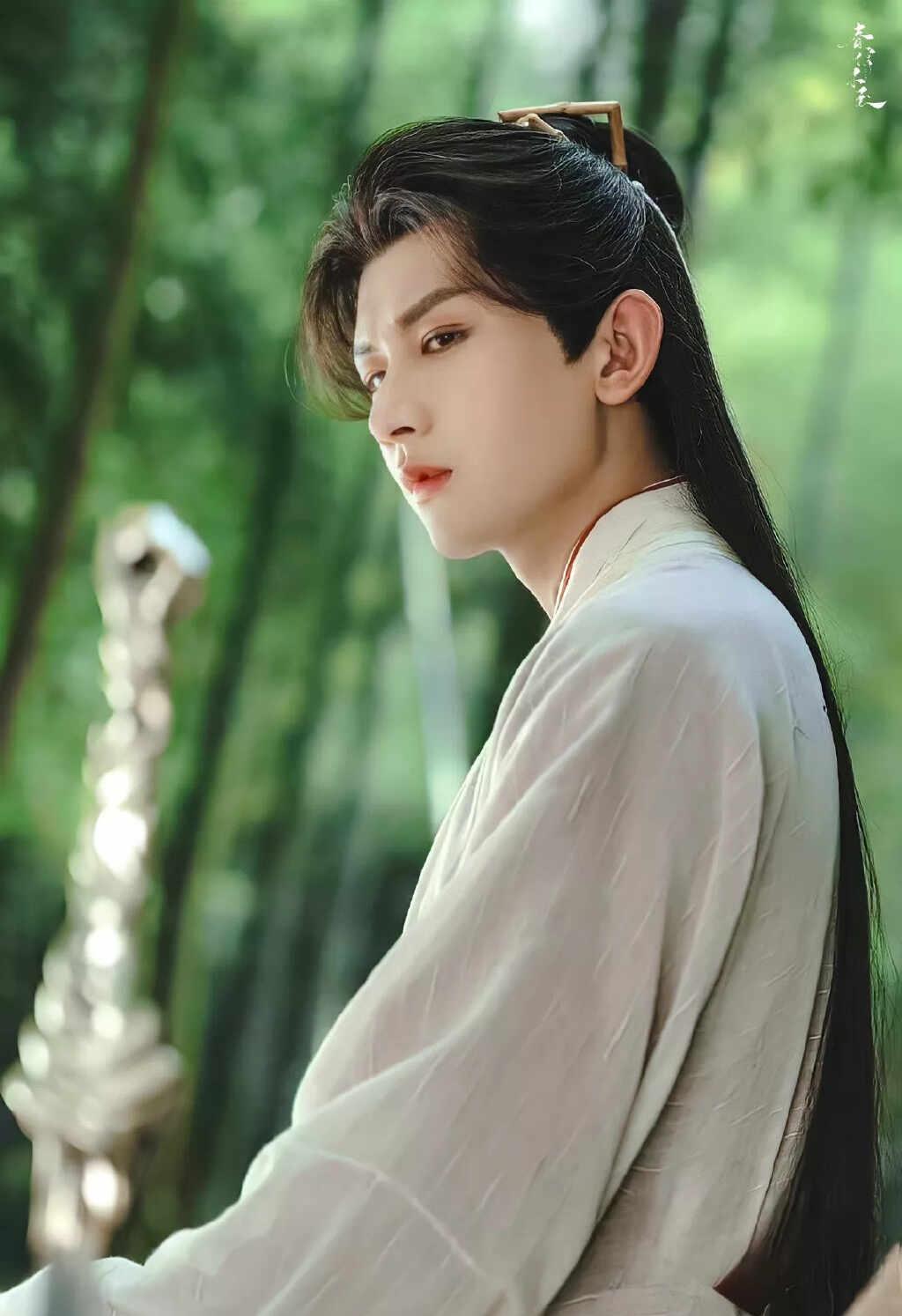 我怎么现在才看《莲花楼》啊😭彻底沦陷在李莲花身上了他身上有种独有的、淡淡的