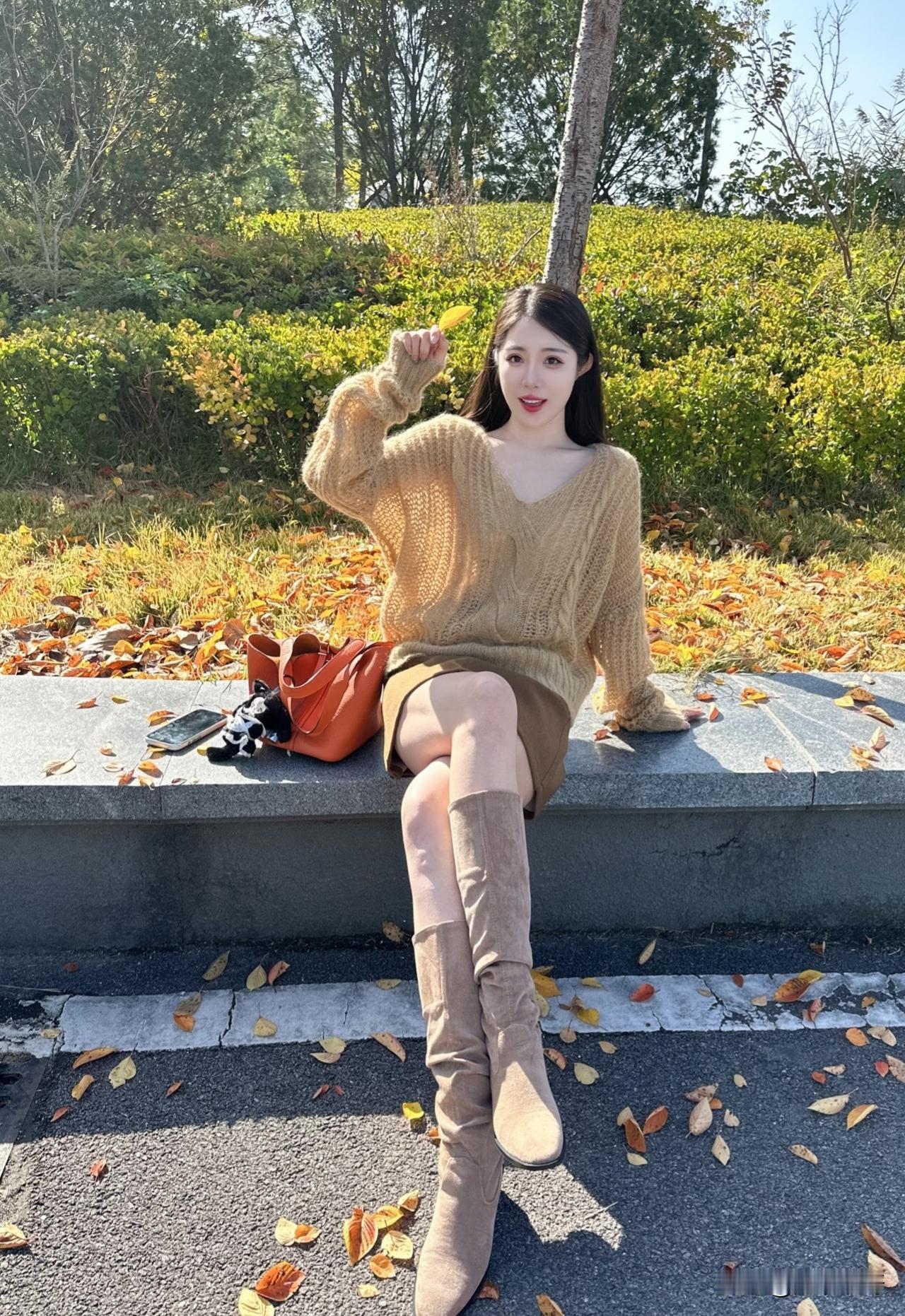 法式v字领小衫美女