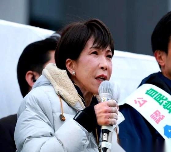 把普京给整不会了。一个日本女政客，大选前急了，直接在台上冲着俄罗斯喊话：再不还