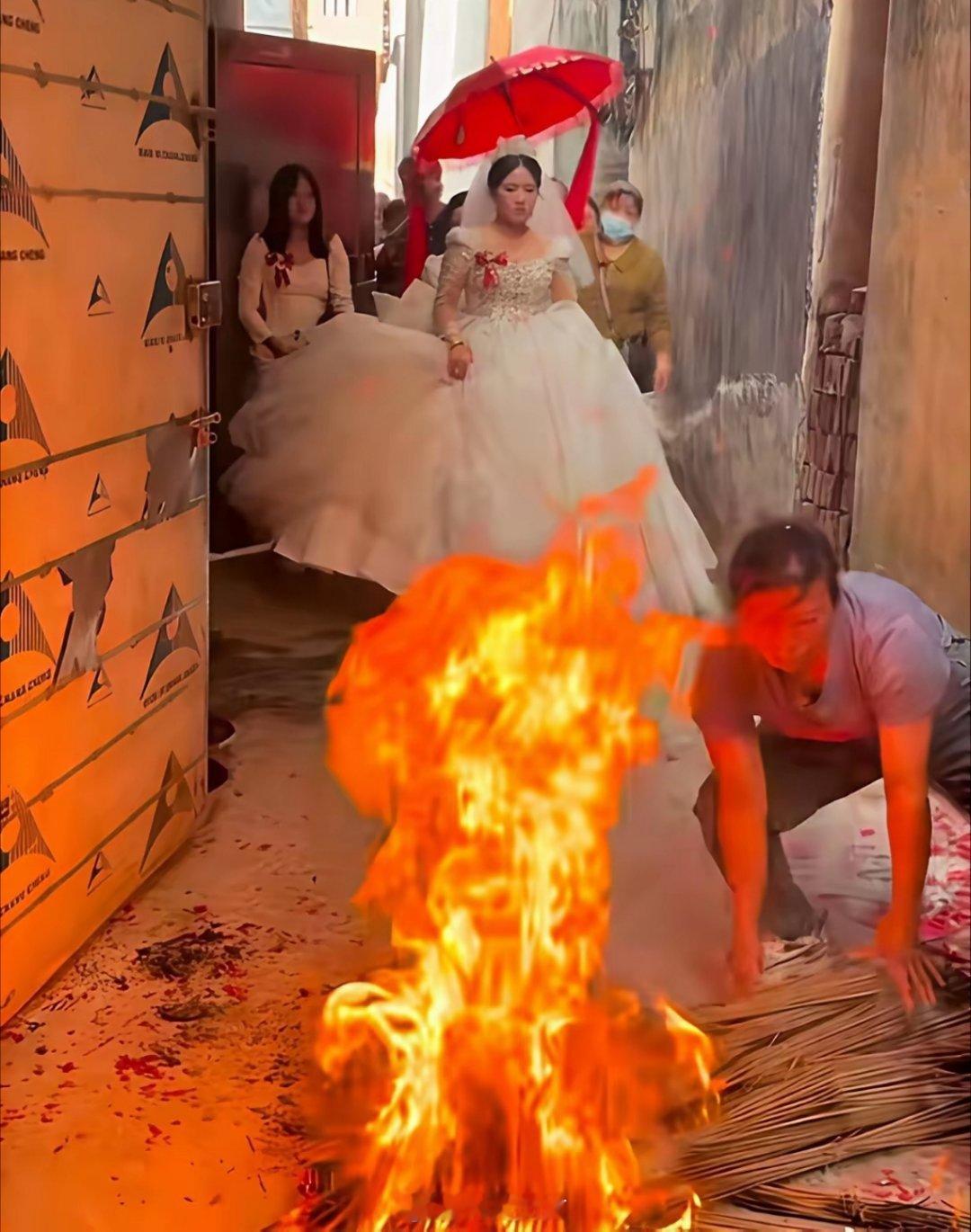 如果我是新娘本人，看到这个火盆，直接放弃结婚流程。