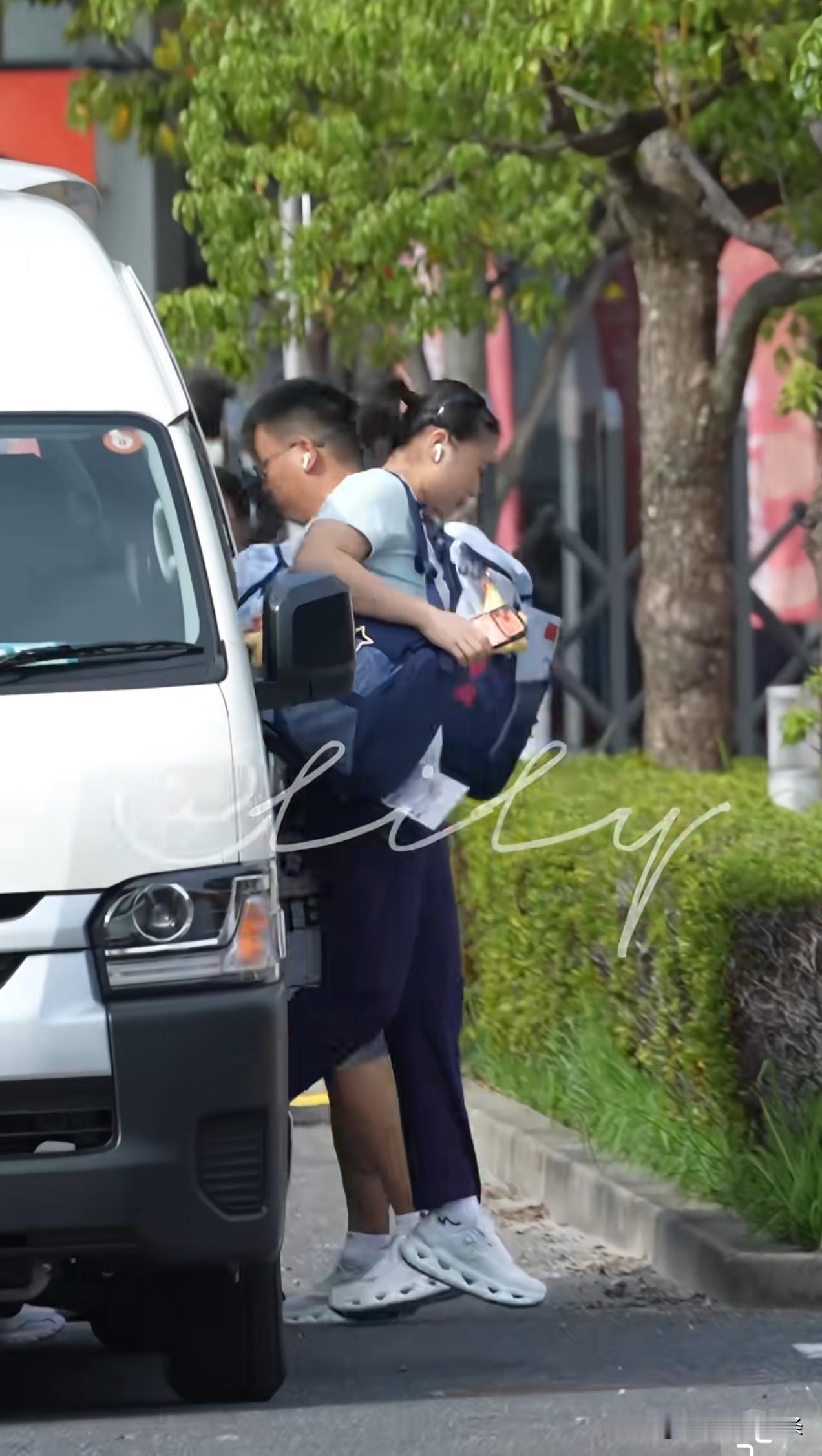 我去，我们国乒的陪练和体能也和运动员分开住的！昨天杜姐拍视频说，他们的后勤保