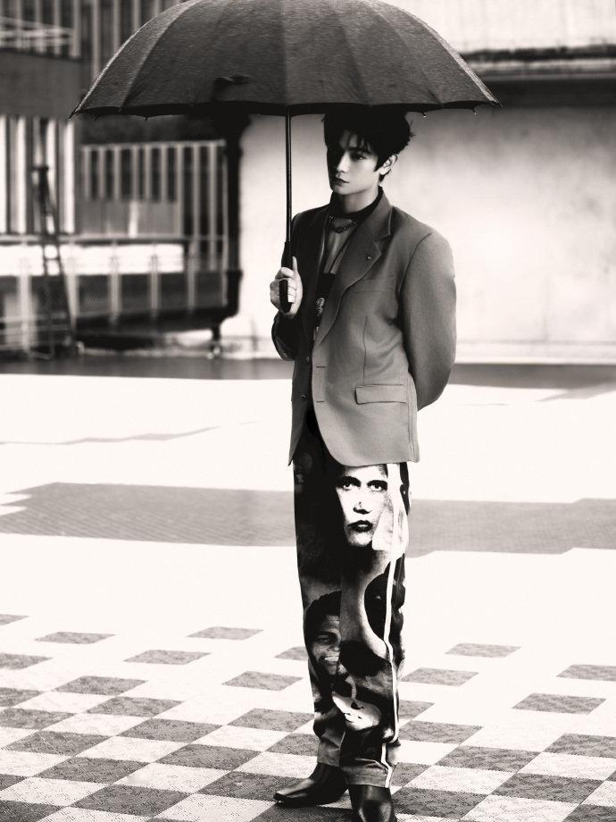 丁禹兮工作室出图，不愧是行走的时尚icon，新造型复古风格设计感拉满！