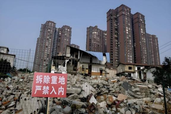 胃口是不是太大？2001年，武汉李女士花110万买下了一套商铺，11年后为修建地