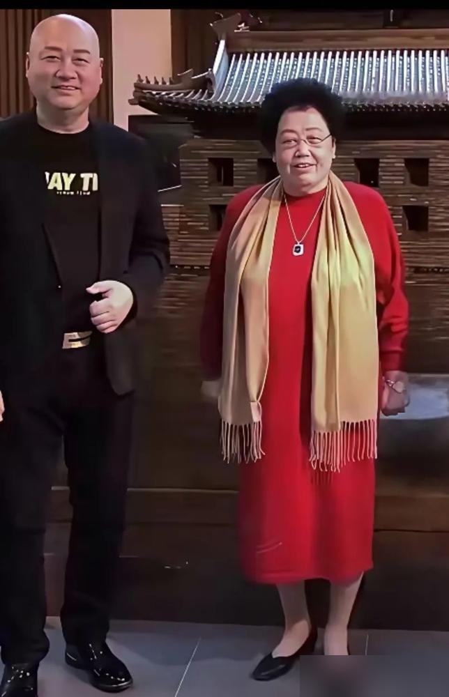 六小龄童拍6年，挣2000块。他演3集，杨洁导演从全剧组的盒饭钱里，偷挤出150