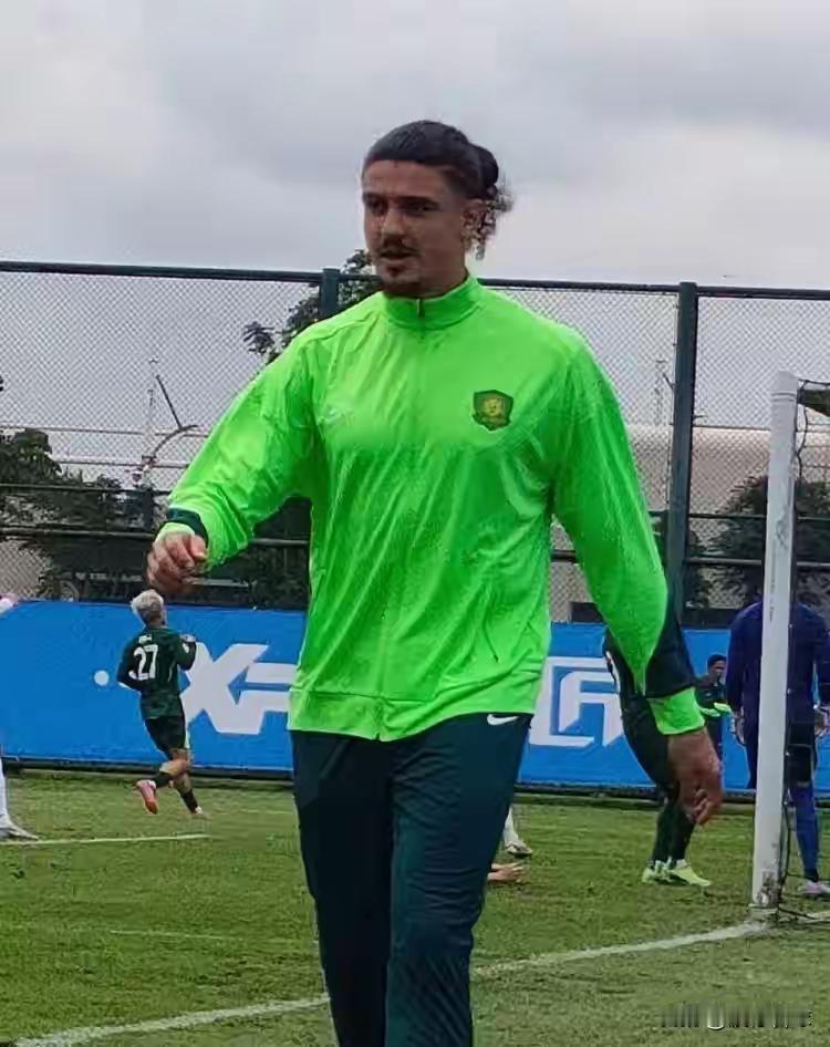 引援，国安队今年的成功引援操作，可能无意之中捅破了中国足球的某一层窗户纸了，为什