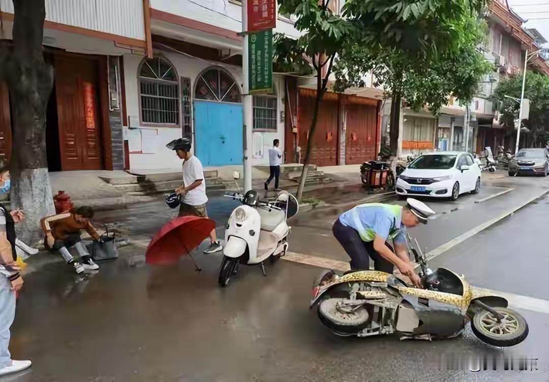 2026电动车刹车怎么选？记住三条：1️⃣技术原理：碟刹反应快但怕泥沙，鼓
