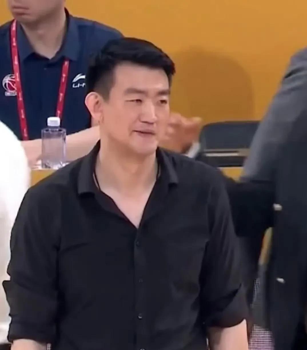 王博你得服气，辽宁籍主帅许利民姜还是老的辣，一出田忌赛马赌对了吧，12人轮换刚开