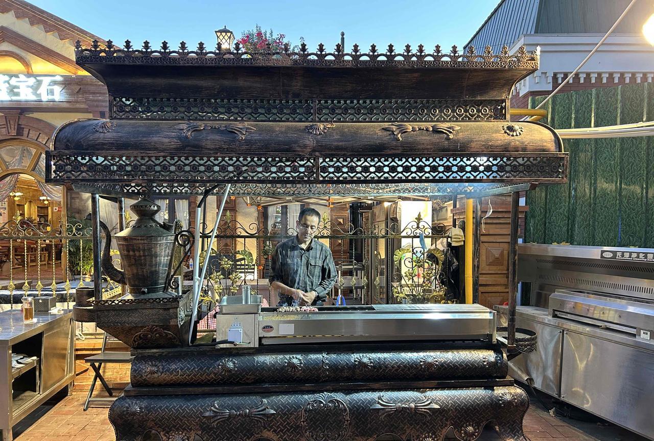 新疆游第四天——到访伊犁州首府伊宁。离开赛里木湖一路向南，我们来到了伊犁州的首