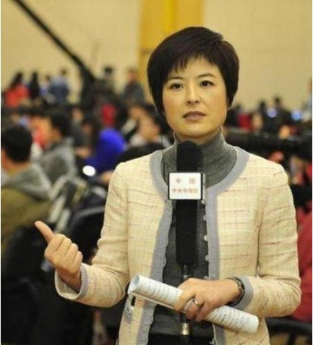 42岁的央视主持人张泉灵辞去工作后，趁着60岁的丈夫不注意，带着存款147万，前