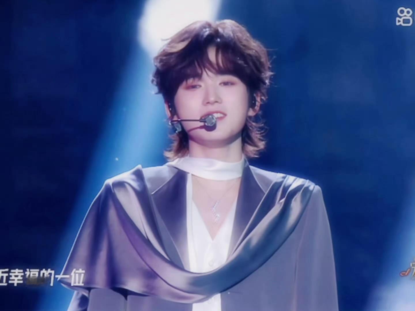 这个宋亚轩你要不要看看你都美成啥样了！也太会舞台表情管理了，真的狠狠爱住了～