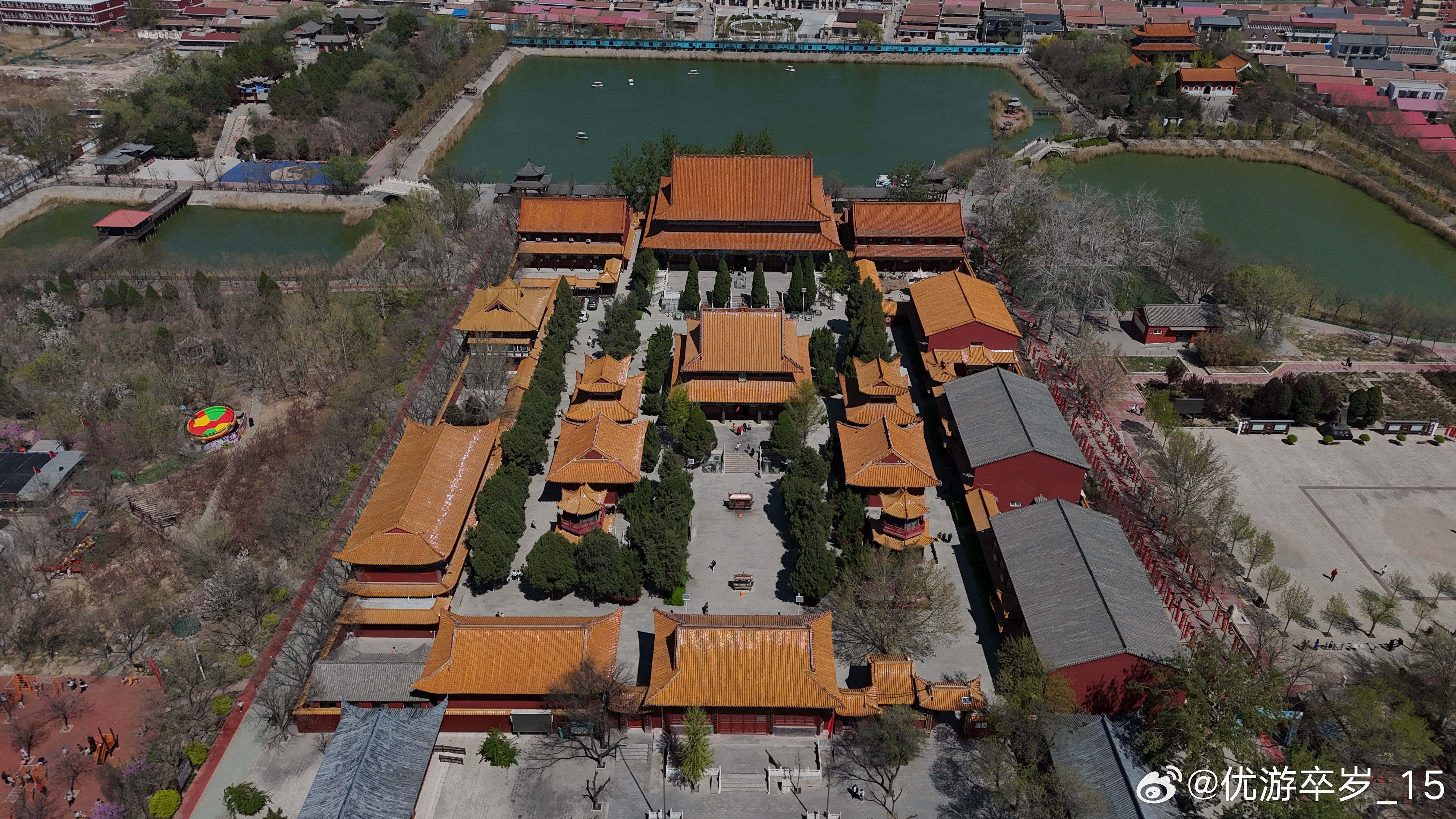 我的2026九十年代初期开车路过东光，就发现一座崭新的寺庙-铁佛寺立于路旁没有