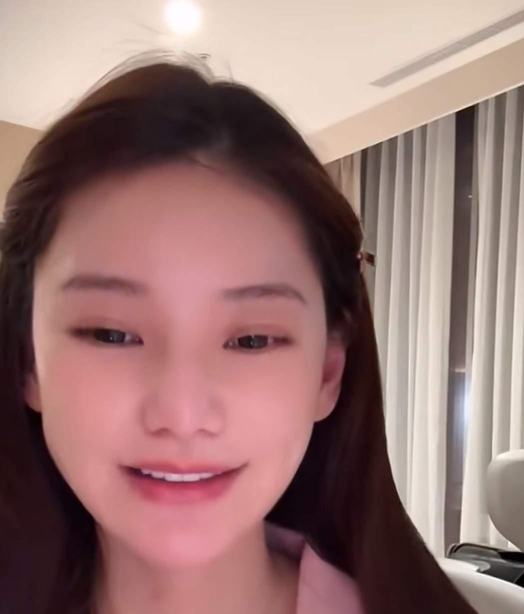 马筱梅直播老公小菲，刷卡失败当场急眼，如今被当成趣事笑看！马筱梅在月子中心直播