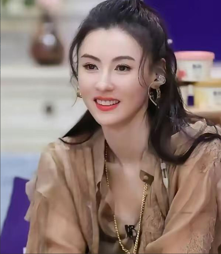 张柏芝恐怕笑不出来了！大儿子刚凭实力拿到剑桥大学预录资格的喜讯还没捂热，就有