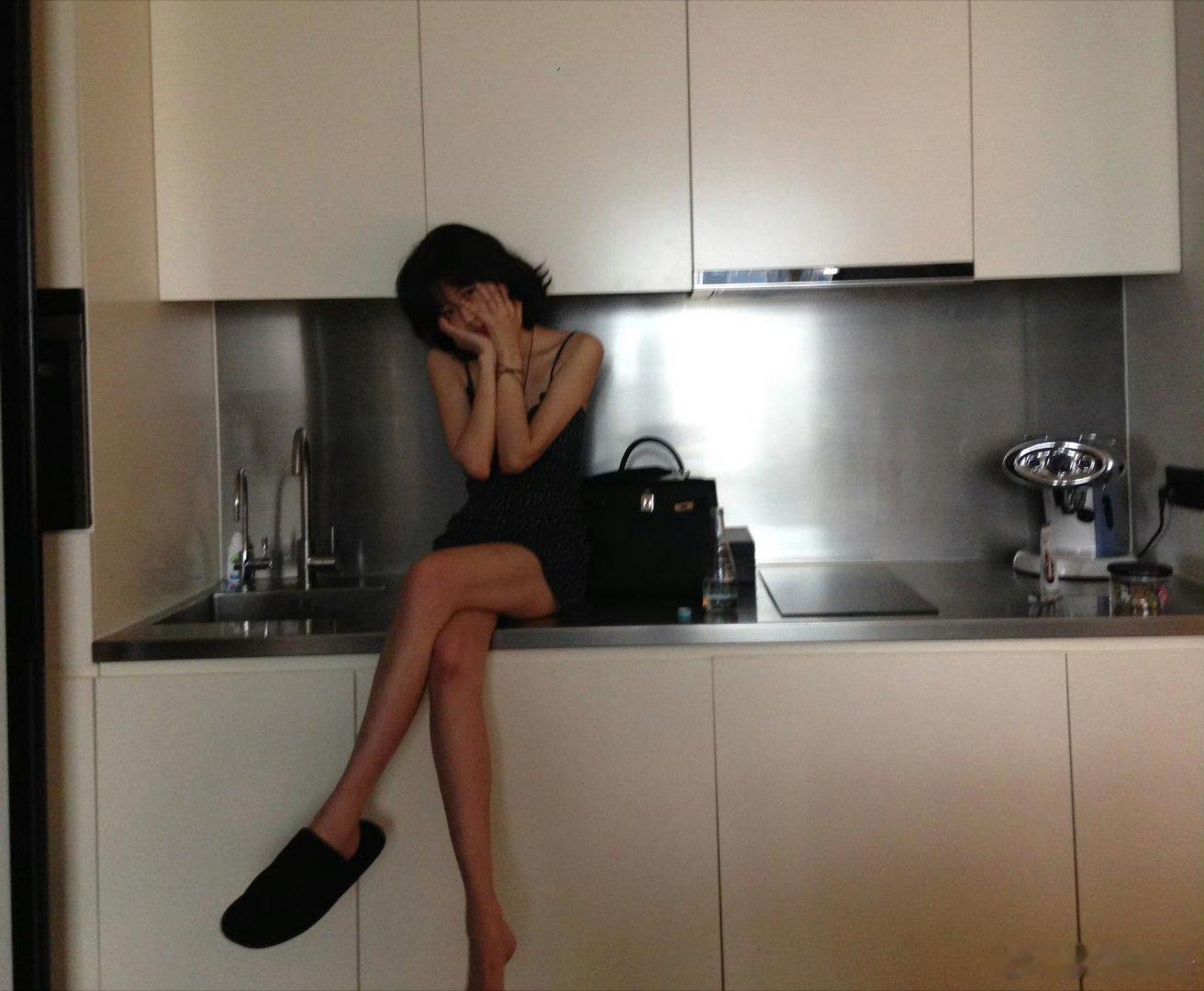 孙千腰以下全是腿完全大长腿！！身材美貌全发力。​​​