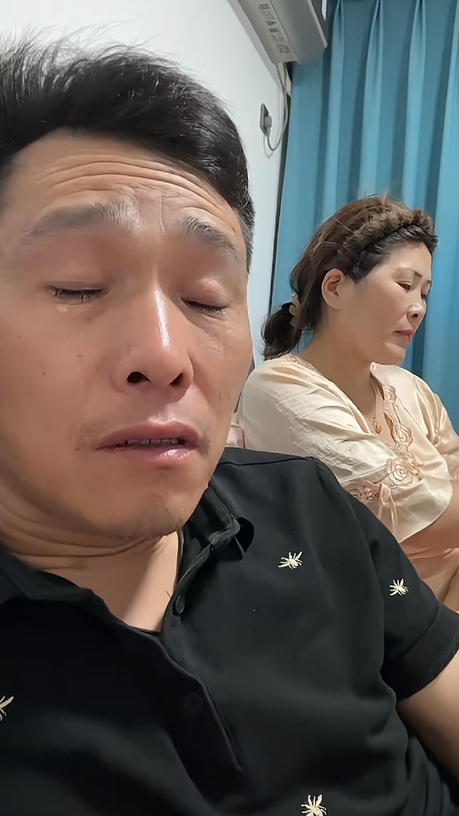 看得出来啊叔，娶了个不爱的人，确实很痛苦[哭哭]